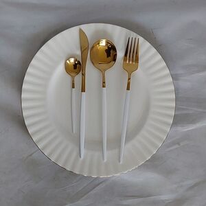UNTURCKY ROUND GOLD & WHITE  40 PC STAINLESS STEEL FRENCH‎ MADE  TABLE FOR 8